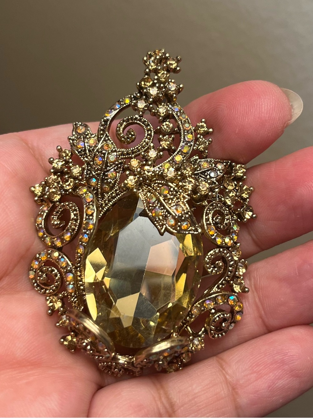 Fashion jewelry statement brooch - Like new - Picture 6 of 7